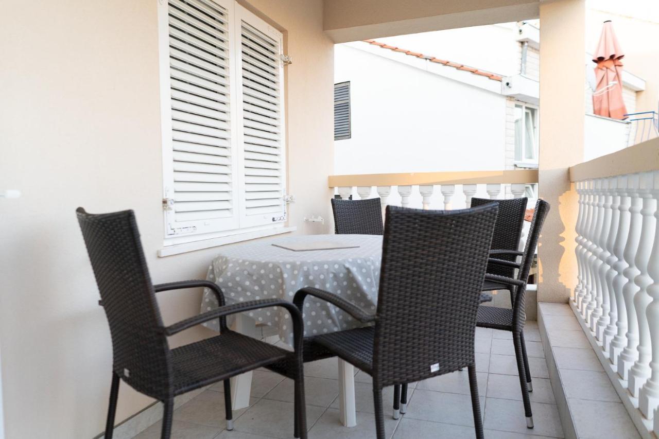 Apartment Mladen Biograd Na Moru Buitenkant foto