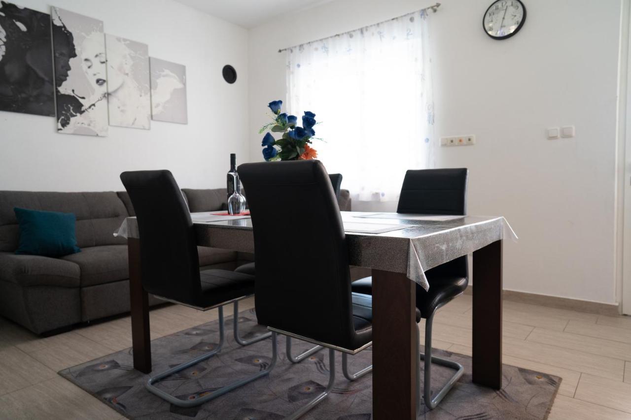 Apartment Mladen Biograd Na Moru Buitenkant foto