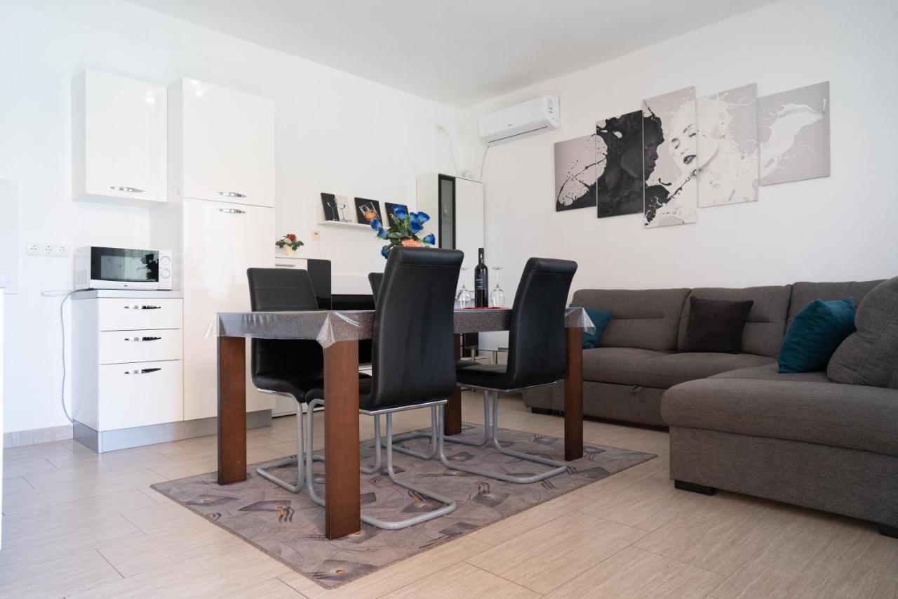 Apartment Mladen Biograd Na Moru Buitenkant foto