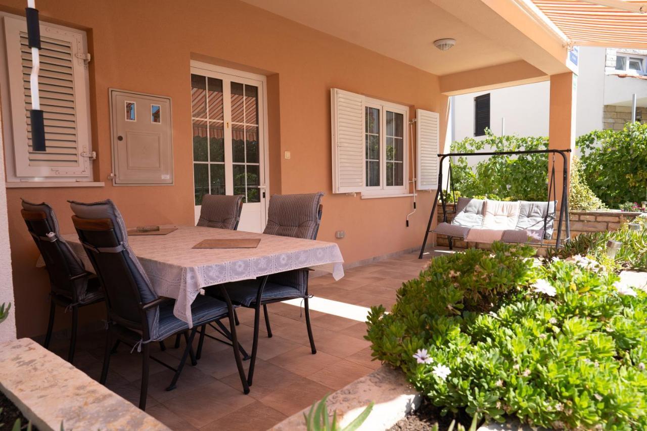 Apartment Mladen Biograd Na Moru Buitenkant foto